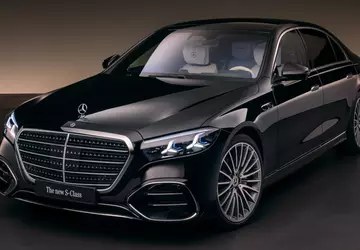 Mehr Anzeigen und ein vergrößerter Kühlergrill: ...