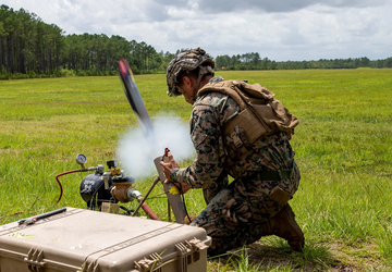 Die 6.000 Dollar teure Kamikaze-Drohne Switchblade ...