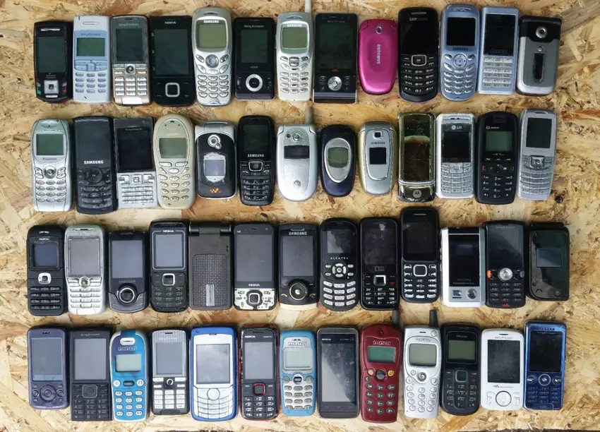 Studie: Im Jahr 2022 werden mehr als 5 Milliarden Smartphones verschrottet - eine Säule, die etwa 50 Tausend Kilometer hoch ist, das entspricht 1/8 der Entfernung zum Mond