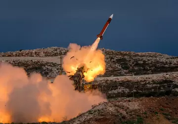 Patriot-Luftabwehrsystem fing russische Pseudo-Personenrakete Kh-47M2 in ...