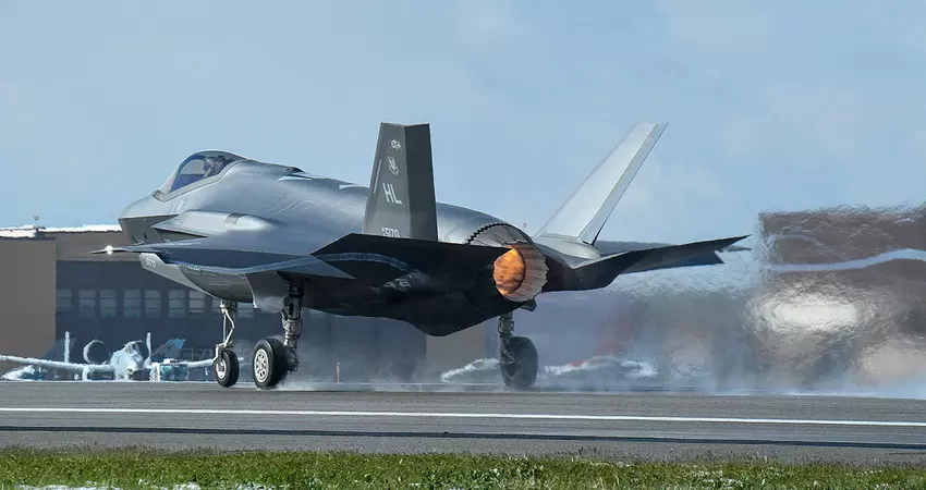 Ein 166 Millionen Dollar teures Kampfflugzeug der fünften Generation F-35A Lightning II stürzte in Utah aufgrund eines Elektronikfehlers ab, der durch vom Menschen verursachte Turbulenzen verursacht wurde.
