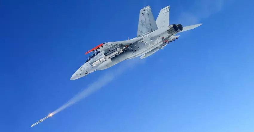 Raytheon hat die Produktion von AIM-120 AMRAAM-Raketen für Lieferungen an die Ukraine und zur Aufstockung der Lagerbestände maximiert