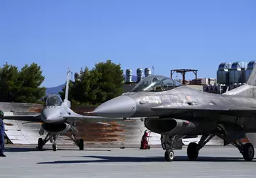 Griechische Luftwaffe erhält 10. F-16 Viper-Kampfflugzeug ...