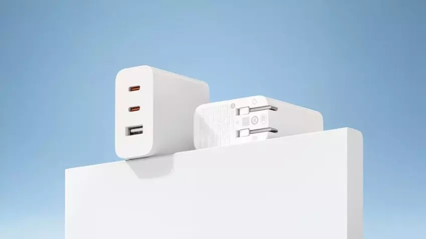 Xiaomi hat ein neues 67-W-Ladegerät mit drei Anschlüssen und einem USB-C-Kabel herausgebracht.
