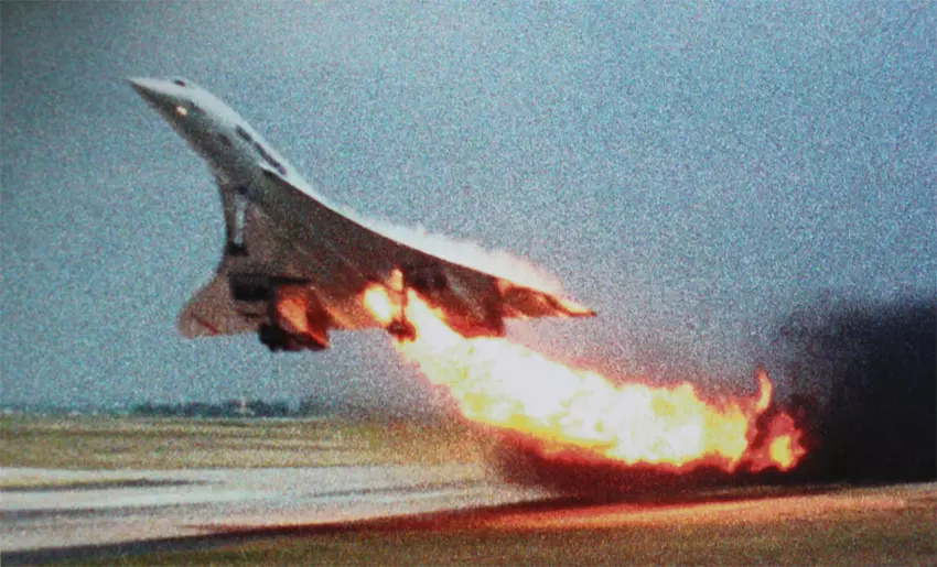 "Concorde brennt beim Start. 