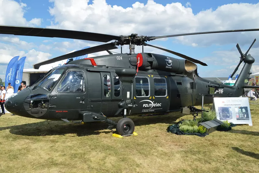 Die philippinische Armee erhielt die erste Serie zusätzlicher S-70i Black Hawk Hubschrauber, die mit Hilfe ukrainischer An-124 Ruslan Flugzeuge ausgeliefert wurden.