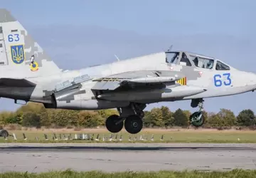 Nordmazedonien übergibt vier Su-25-Kampfflugzeuge an die ...