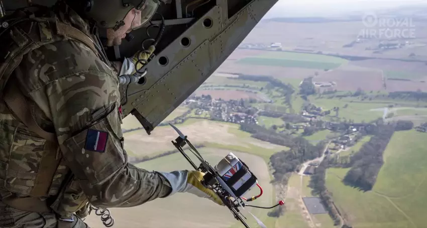 Nach Frankreich: Großbritannien testet FPV-Drohnen vom Chinook-Hubschrauber aus