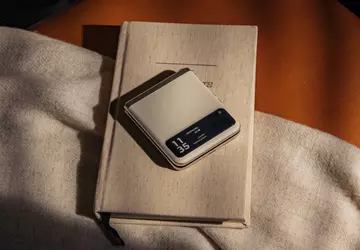 Motorola Razr 40 (alias Razr 2023): ...