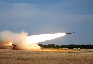 Sechs ukrainische HIMARS-Raketen feuern auf Stellungen ...