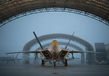 USA schicken F-22 Raptor-Kampfjets der fünften ...