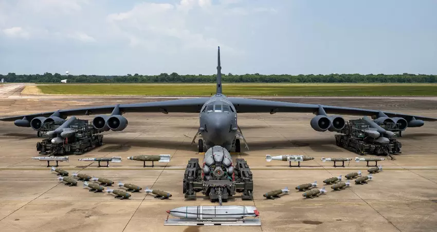 Raytheon hat das erste aktive Phased-Array-Radar für die Modernisierung des Atombombers B-52 Stratofortress geliefert