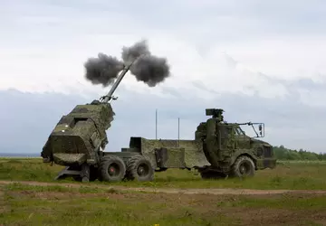 Schweden kann 12 Panzerhaubitzen Archer an ...