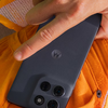 Moto G86 Power Design in der Farbe des Zaubers