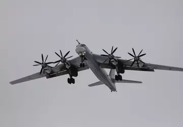 Massive Angriffe auf Flugplätze und Militärbasen ...