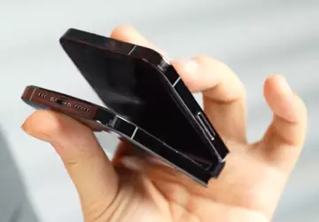 Chinesischer Handwerker hat das erste faltbare ...