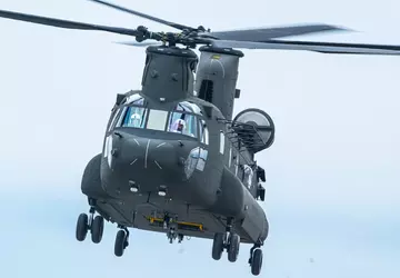 Boeing lieferte den ersten modernisierten CH-47F ...