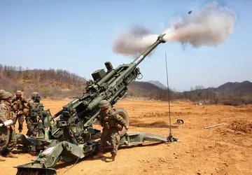 US-Haubitze M777 vernichtet russisches 152-mm-Geschütz 2A36 ...