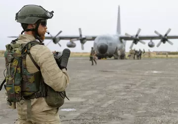 AIM-120 AMRAAM-Raketen für NASAMS, gepanzerte Iveco ...