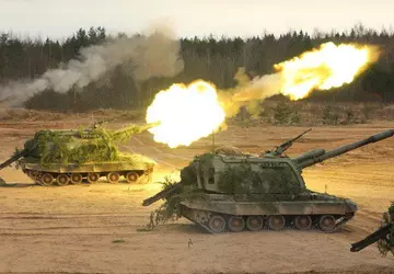 Ukrainische Artillerie zerstörte das russische Lager ...