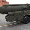 Die Russen haben die ballistische Interkontinentalrakete SS-27 Mod 2 mit einer Reichweite von 12.000 Kilometern gestartet, die einen nuklearen Sprengkopf mit einer Sprengkraft von bis zu 500 Kilotonnen tragen kann.-14
