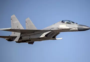 Chinesischer J-16-Kampfjet feuert Hitzefallen auf australisches ...