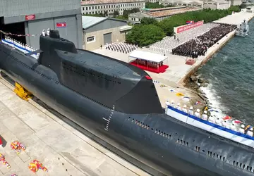 DVRK stellt Atom-U-Boot Hero Kim Gun-ok ...