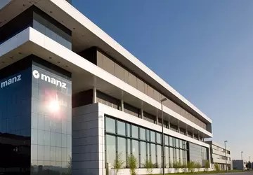 Tesla rettet deutschen Maschinenbauer Manz vor ...