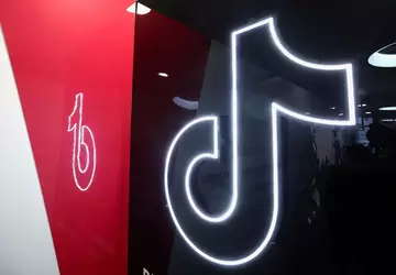TikTok empfiehlt Android-Nutzern in den USA, ...