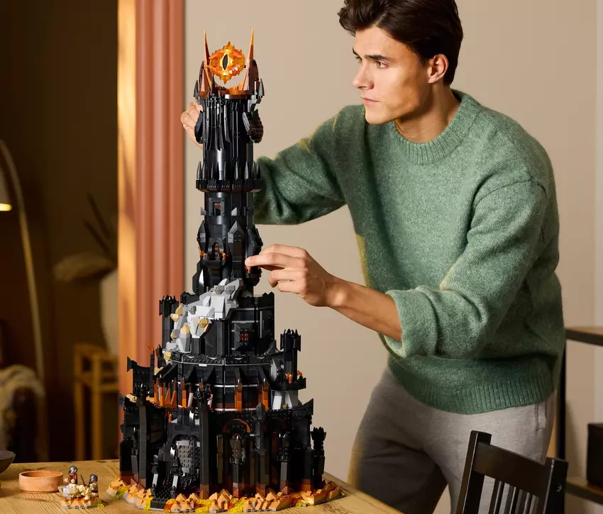 Ein Preisschild für 459 Dollar und 5.471 Teile: LEGO und Warner Bros. kündigten das Herr der Ringe: Barad-Dûr-Set
