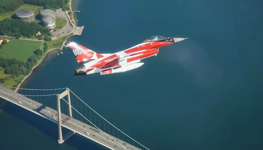 Das US-Kampfflugzeug F-16 Fighting Falcon war bereits in der Ukraine und landete erfolgreich auf dem Flugplatz