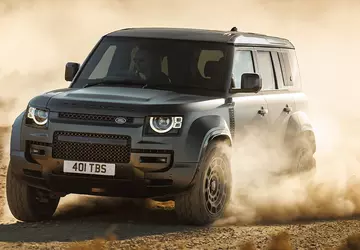 Der Land Rover Defender wird an ...
