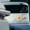 Stickerei an den Türen des Rolls-Royce Cullinan Cosmos.