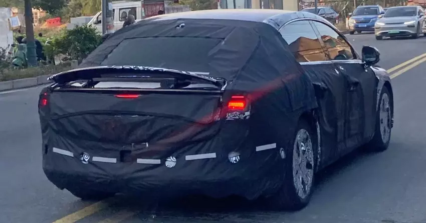 Smart hat mit dem Testen seiner ersten Limousine begonnen