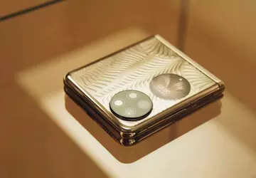 Kirin 9000, Dual Screens, 50 MP ...