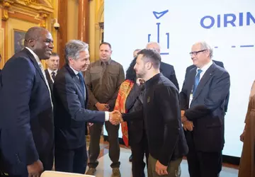 Die USA, das Vereinigte Königreich, Lettland ...