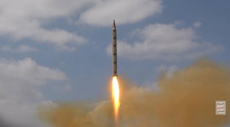 Iranische Bevollmächtigte aus dem Jemen zeigten Videos von ballistischen Raketen und Kamikaze-Drohnen, die auf Israel abgefeuert wurden