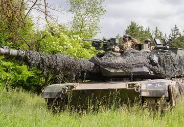 Ukrainische Panzerfahrer zeigten, wie sie auf ...