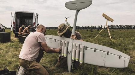 Die Ukraine hat eine Drohne REX entwickelt, die Munition mit einem Gewicht von bis zu 10 kg abwerfen kann und eine Flugdistanz von bis zu 45 km erreicht.