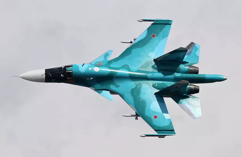 Russland versteckt seine Su-34 an der Front vor ATACMS-Schlägen auf dem Flugplatz Engels