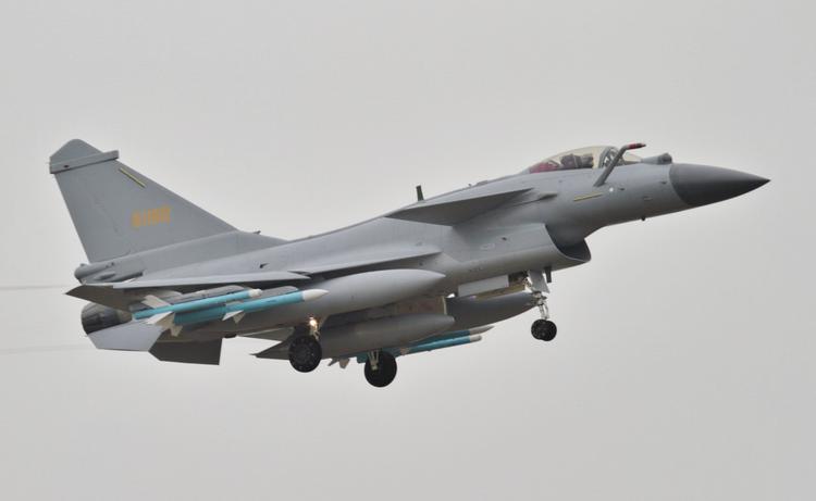 Pakistans J-10C aus chinesischer Produktion schießt ...
