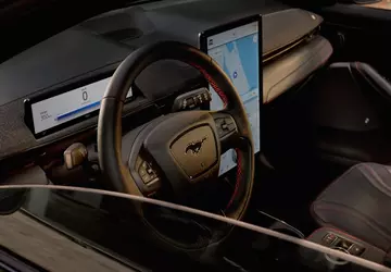 Der Touchscreen Ihres Autos lenkt Sie ...