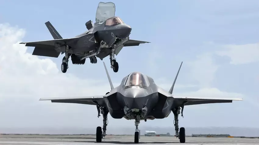 Das Vereinigte Königreich testet die Fähigkeit von F-35B Lightning II-Kampfflugzeugen der fünften Generation, auf Autobahnen zu starten und zu landen