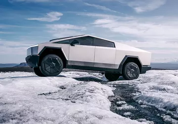 Tesla hat das erste Software-Update für ...