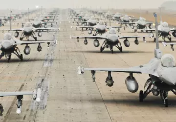 Polen will seine Flotte von F-16 ...