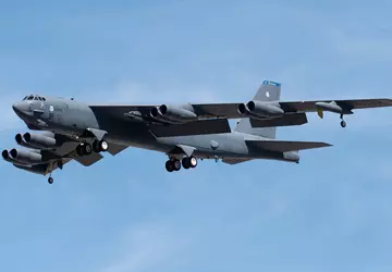 USA schicken vier B-52 Stratofortress-Atombomber näher ...