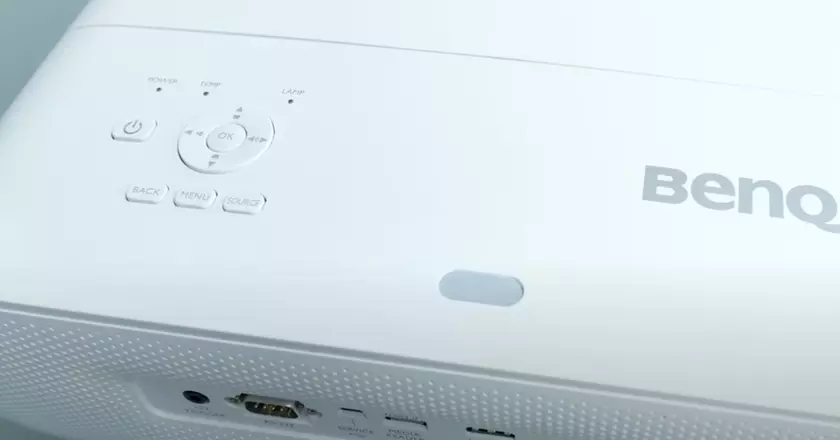 BenQ TK850 Projektor für Heimkino im Keller