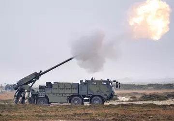 Ukrainisches Militär schließt Trainingsprogramm für Caesar-Haubitzen ...