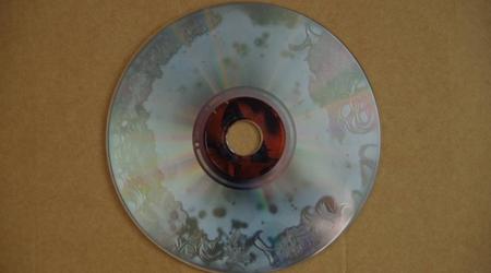 Ihre Discs können sich durch eine chemische Reaktion verschlechtern, was bei den von Warner Bros. herausgegebenen DVDs bereits der Fall ist.