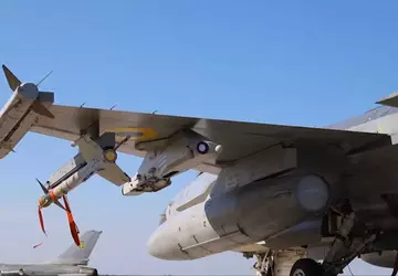 Ukrainische F-16 erhalten Frühwarnsystem für Raketenangriffe